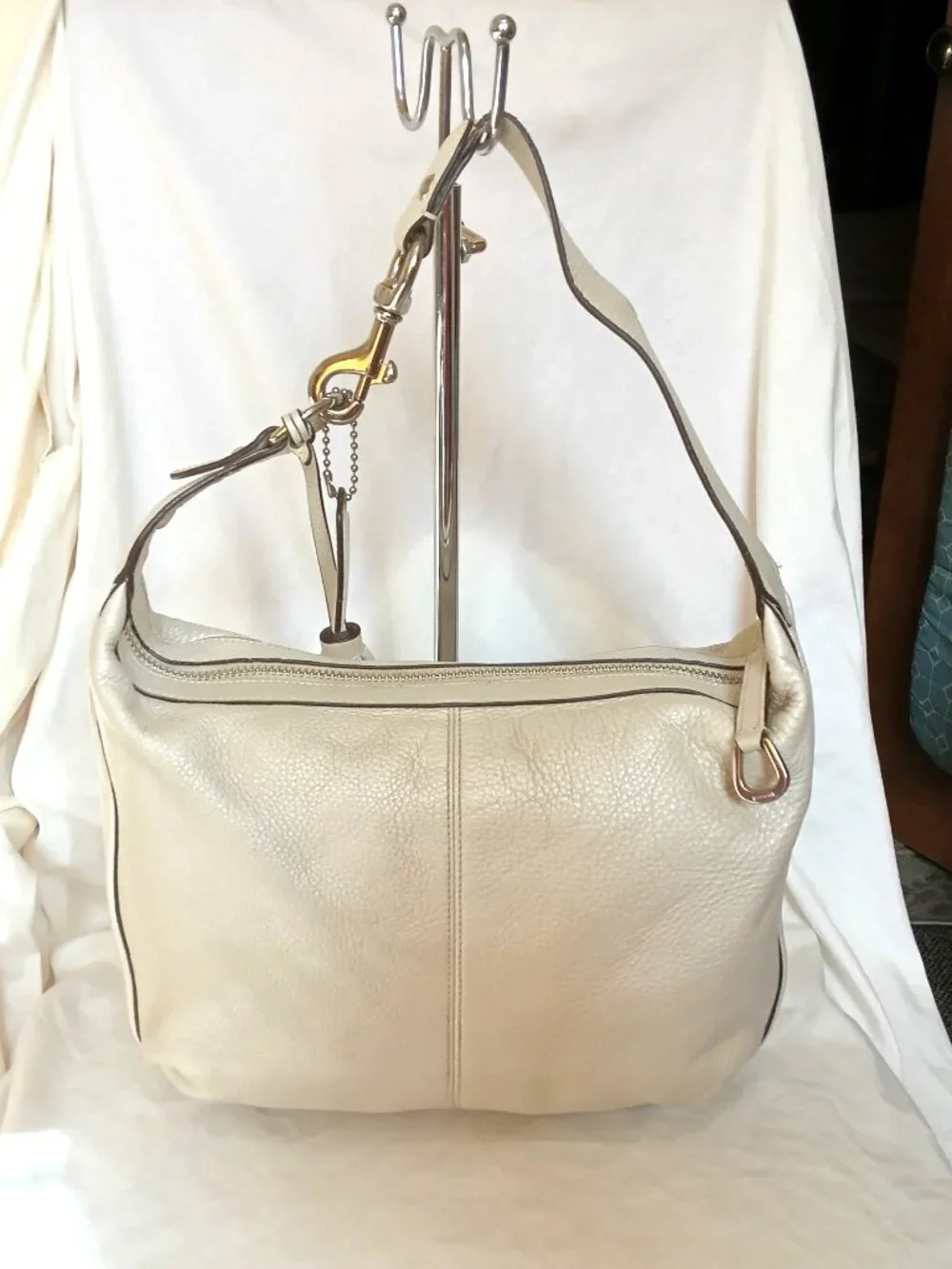 COACH Avery Pebble Leather Bag Excellent
